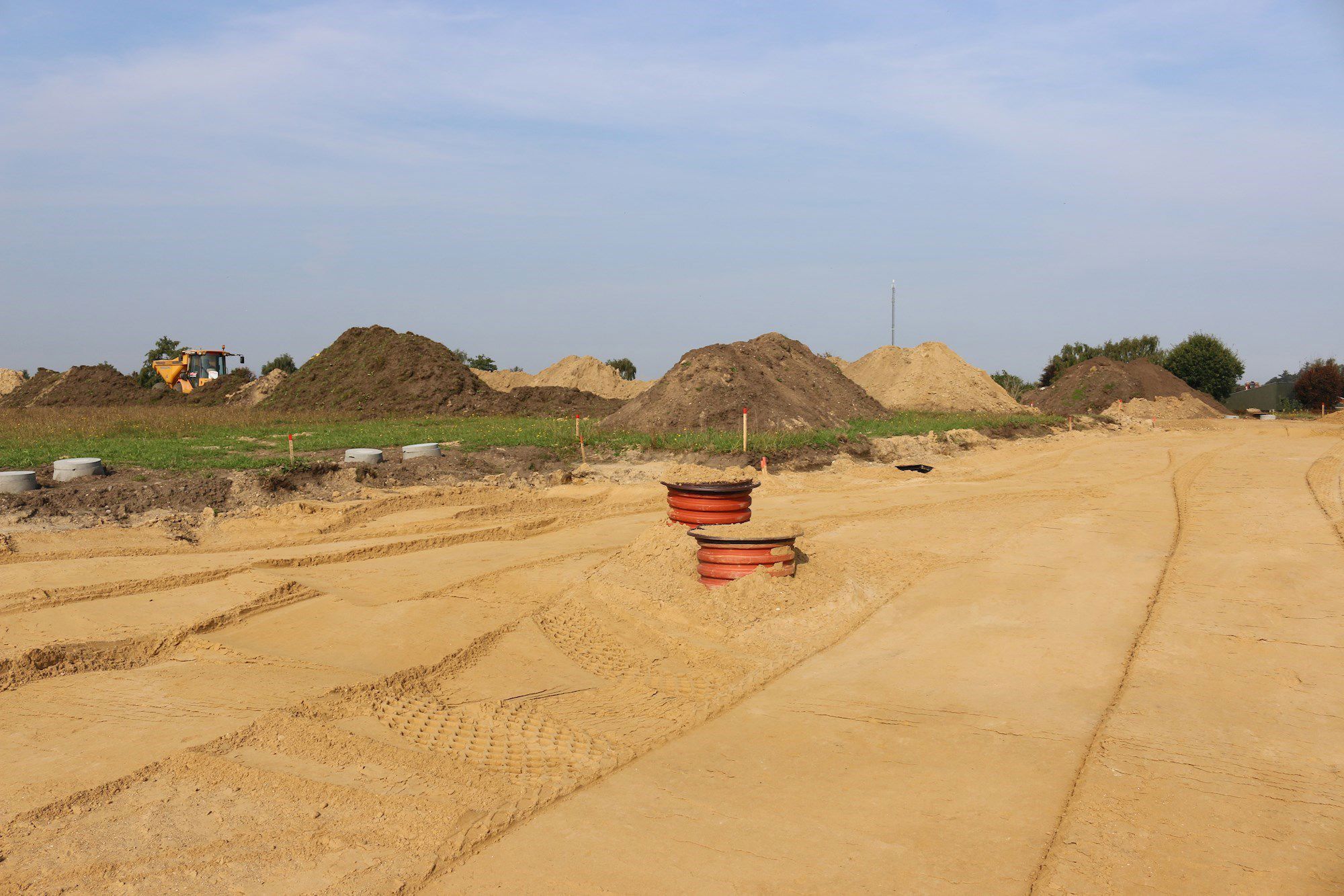 Byggemodning byggegrunde. Sand og jordbunker.